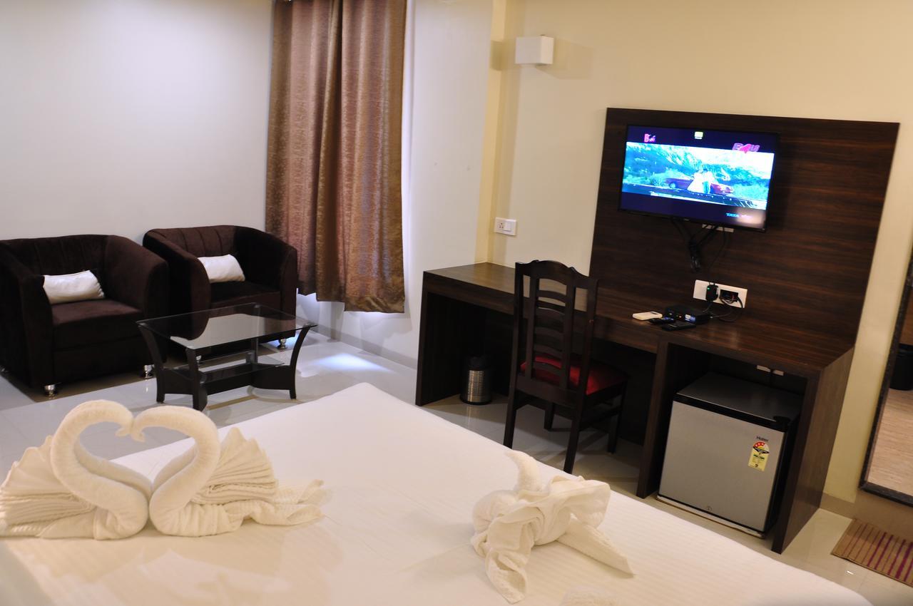 Royal Inn Khandwa Buitenkant foto