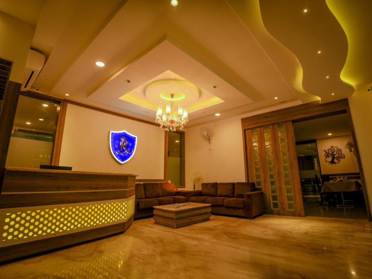 Royal Inn Khandwa Buitenkant foto