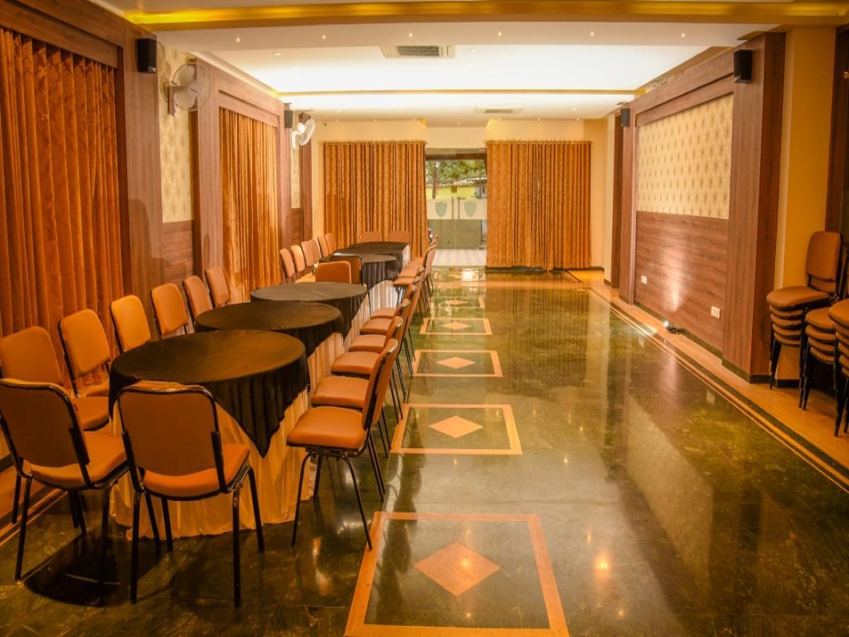 Royal Inn Khandwa Buitenkant foto