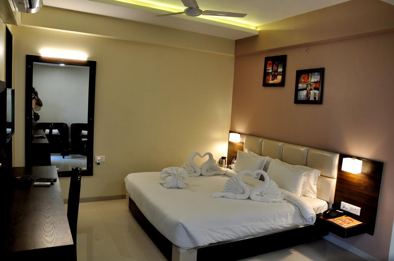 Royal Inn Khandwa Buitenkant foto