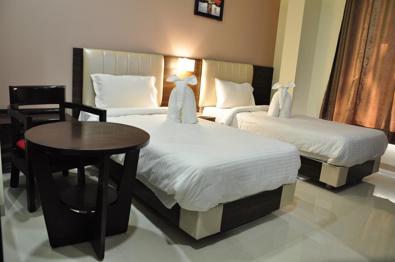 Royal Inn Khandwa Buitenkant foto