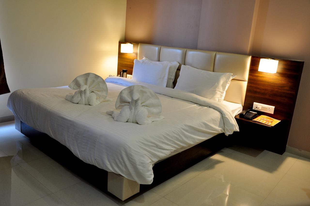 Royal Inn Khandwa Buitenkant foto