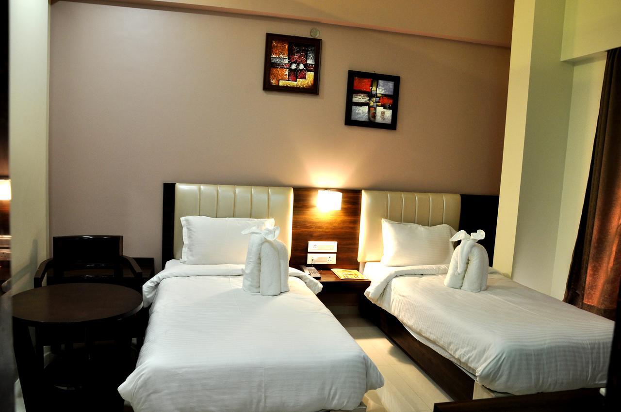 Royal Inn Khandwa Buitenkant foto