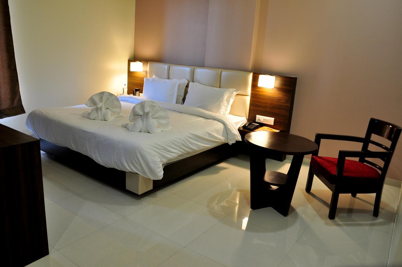 Royal Inn Khandwa Buitenkant foto