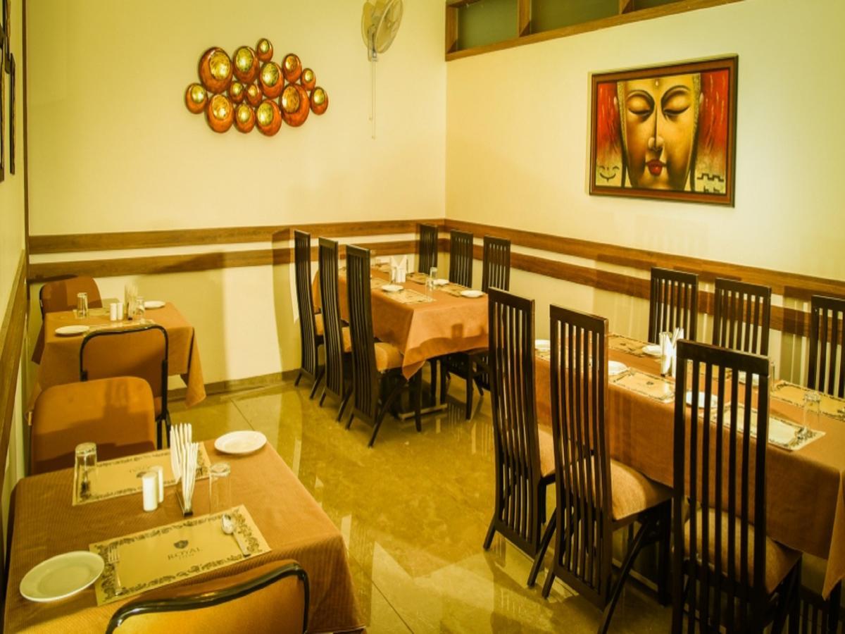 Royal Inn Khandwa Buitenkant foto
